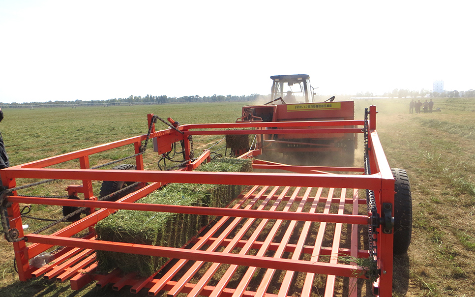 標(biāo)題：9JCK-15方草捆收集車
瀏覽次數(shù)：47
發(fā)表時間：2023-12-12