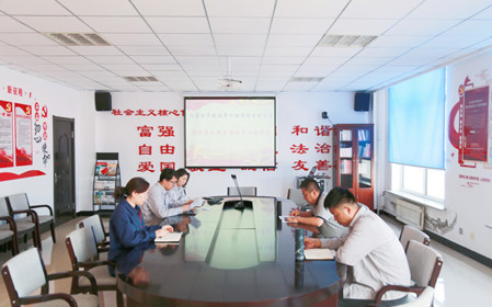 標題：華德牧草公司黨委開展黨紀學習教育專題學習
瀏覽次數(shù)：1239
發(fā)表時間：2024-05-24