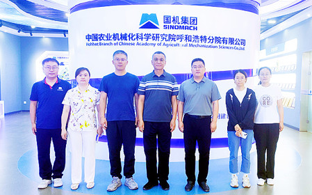 標(biāo)題：國(guó)家牧草產(chǎn)業(yè)技術(shù)體系崗位科學(xué)家何峰一行到呼和浩特分院
調(diào)研交流

瀏覽次數(shù)：1569
發(fā)表時(shí)間：2024-07-18