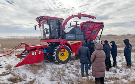 標題：中央財政林草科技推廣項目設(shè)備交付 檸條收獲機落地賦能沙地生態(tài)治理
瀏覽次數(shù)：687
發(fā)表時間：2025-12-12
